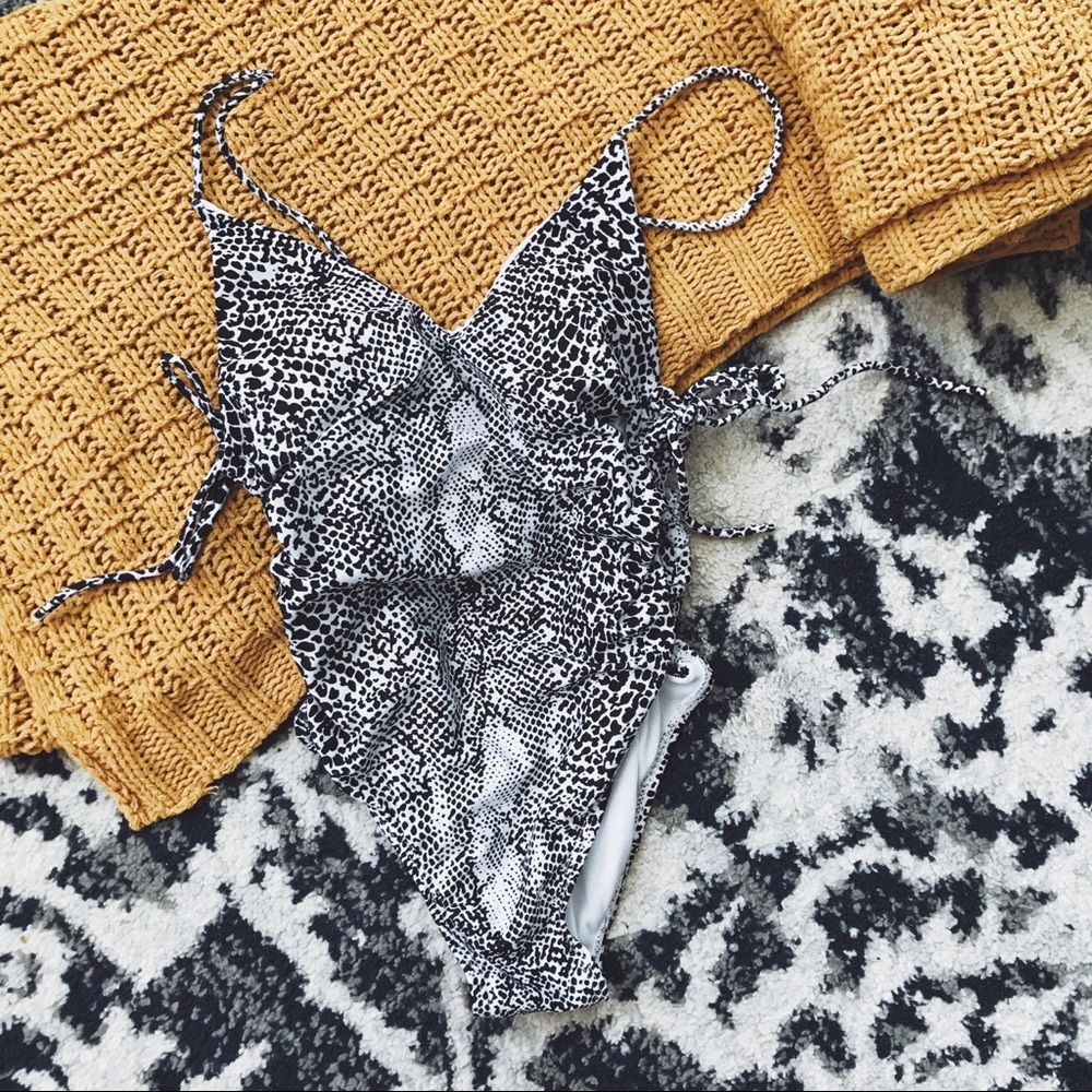 Snake print full-piece